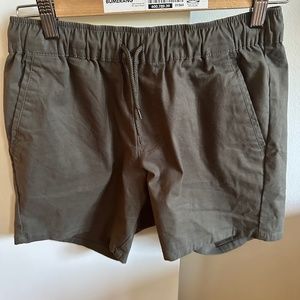 ASOS skinny chino shorts in shorter length with elastic waist in dark khaki - XS